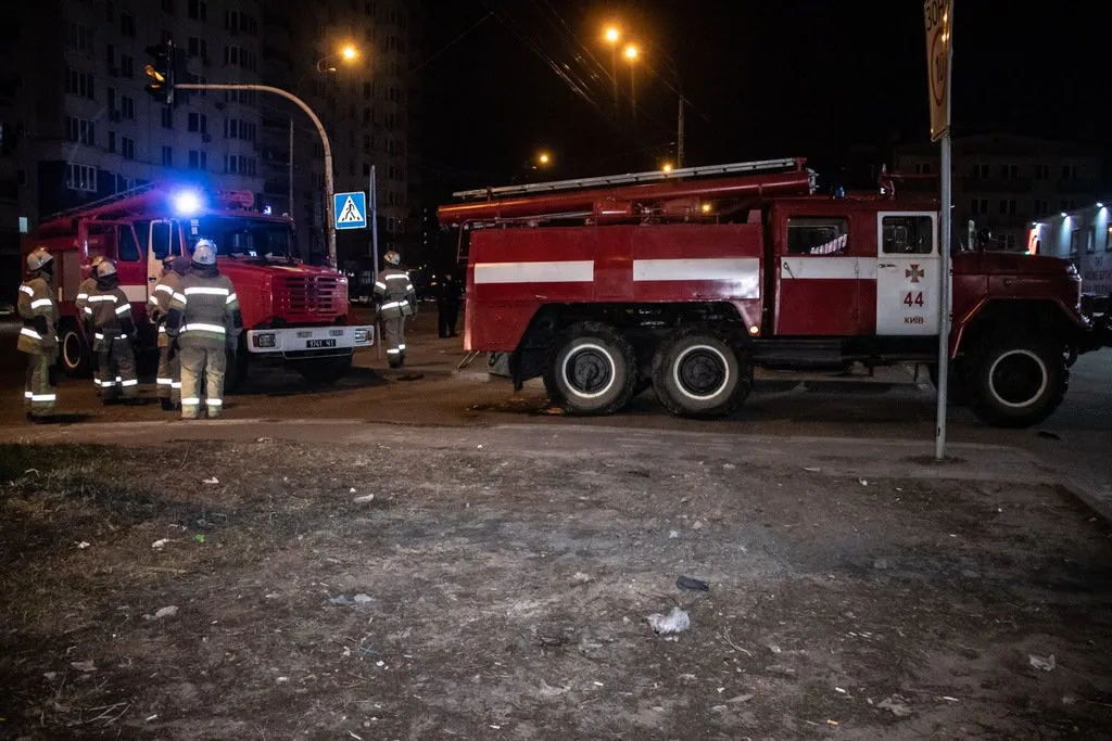 ÐÑоÑвало киÑÑÑ: в Ðиеве на паÑковке взоÑвалоÑÑ Ð°Ð²Ñо. ФоÑо и видео Ñ Ð¼ÐµÑÑа ЧÐ