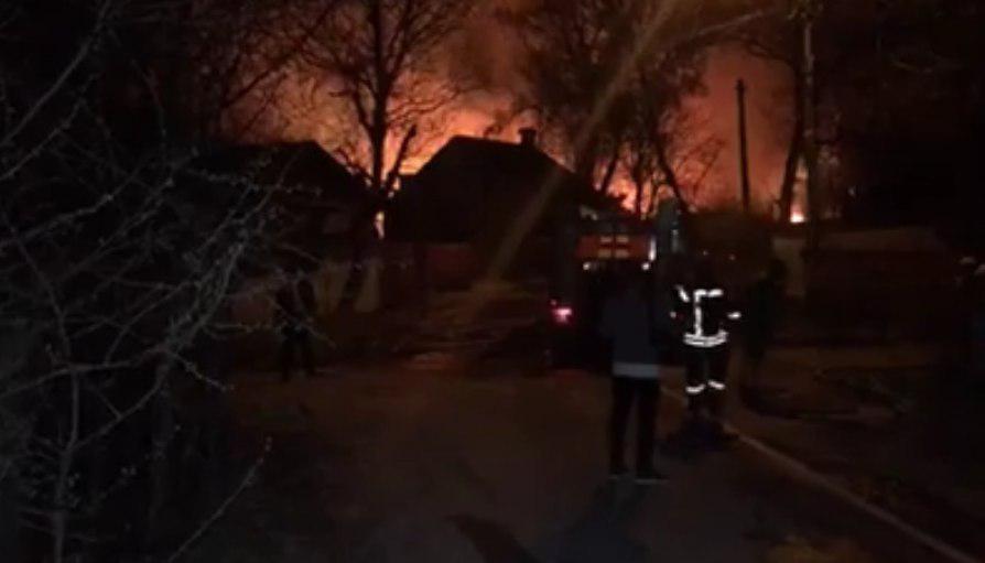 Горят дома и деревья: в Киеве прогремели множественные взрывы. Фото и видео