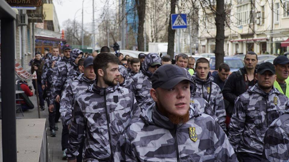 В центр Киева стянули силовиков, военных и медиков: движение частично ограничено