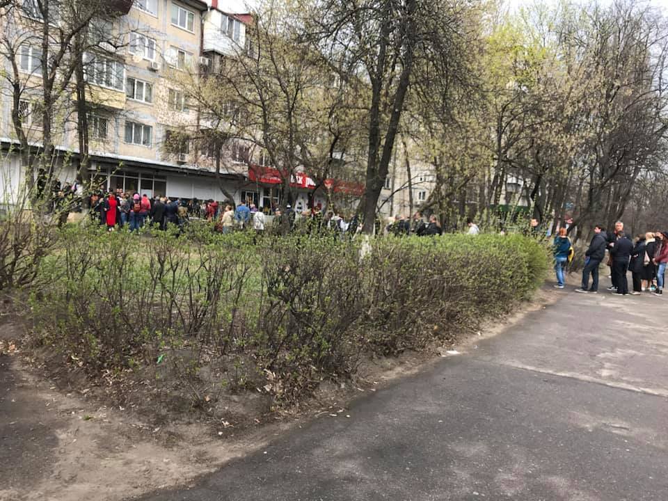 У Києві вишикувалася рекордна черга виборців