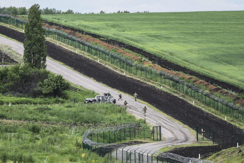 З'ясувалося, у скільки Україні обходиться "Стіна Яценюка": названа дата закінчення проекту