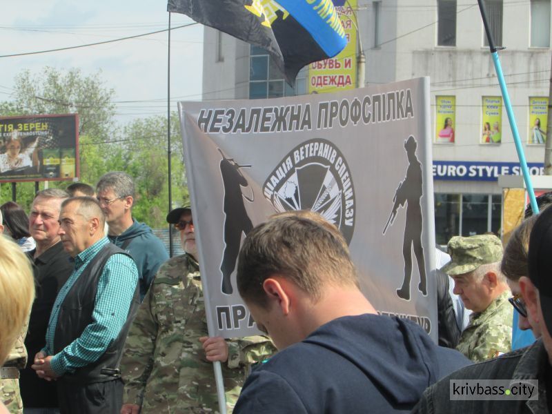 Україна відзначила 1 травня мітингами і зеленкою: подробиці і фото