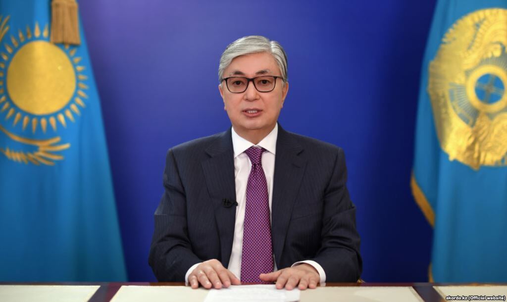 Президент Казахстана попался на неумелом фотошопе: СМИ в восторге