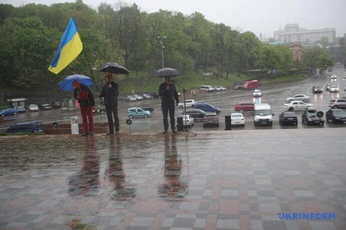 Україна відзначила 1 травня мітингами і зеленкою: подробиці і фото