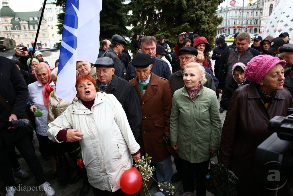 Украина отметила 1 мая митингами и зеленкой: подробности и фото