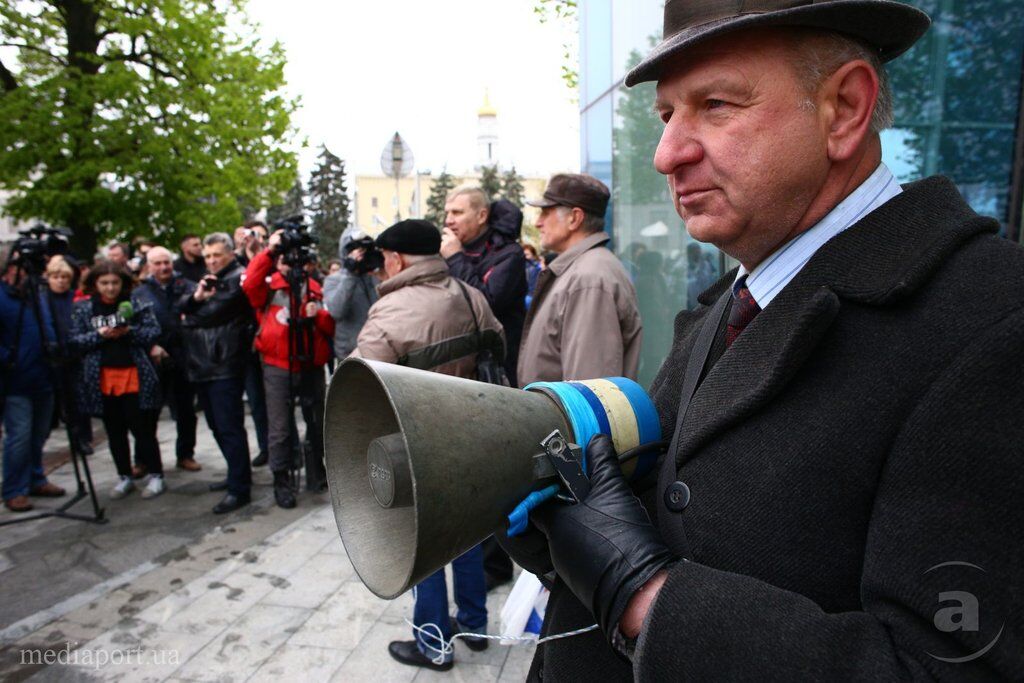 Украина отметила 1 мая митингами и зеленкой: подробности и фото