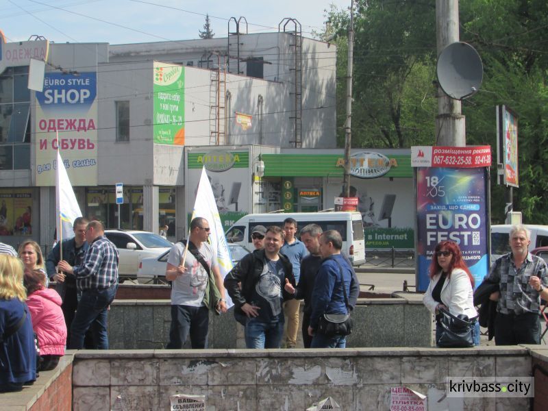 Украина отметила 1 мая митингами и зеленкой: подробности и фото