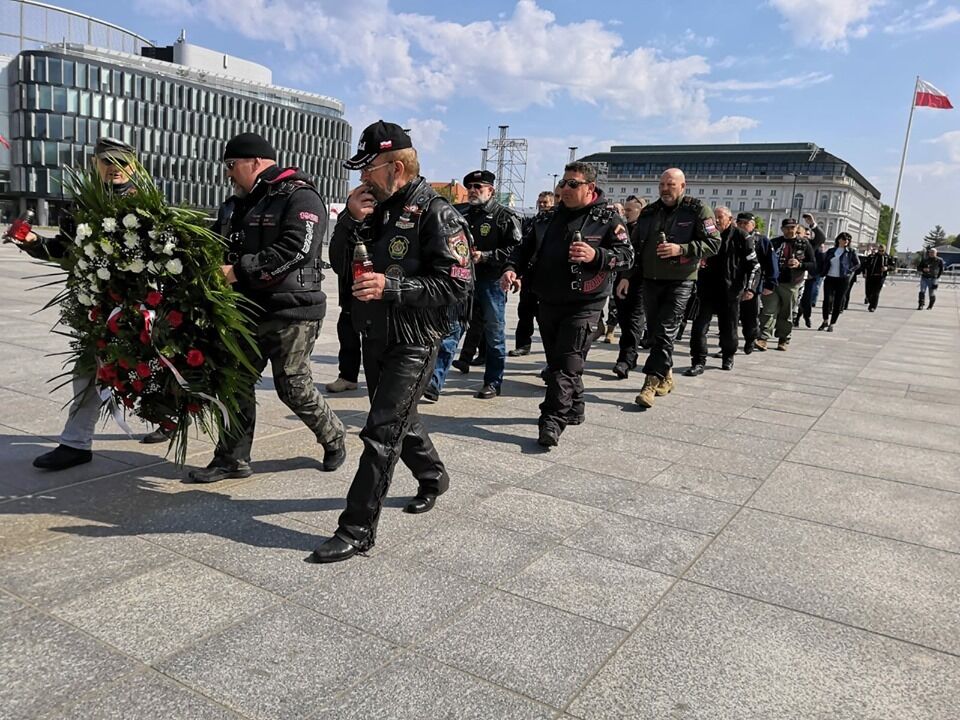 "На Берлин": в Польше не пропустили любимых байкеров Путина