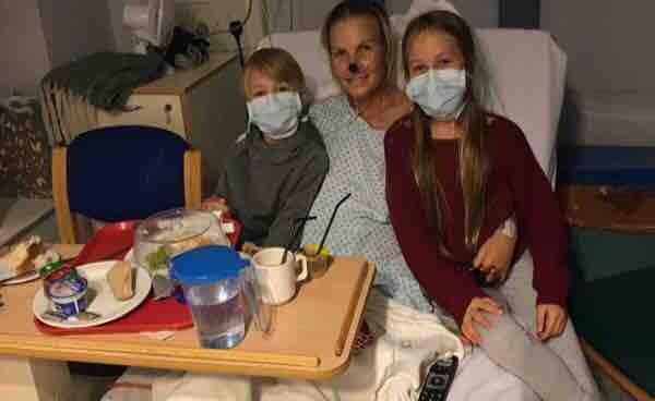 Лидия после операции со своими детьми