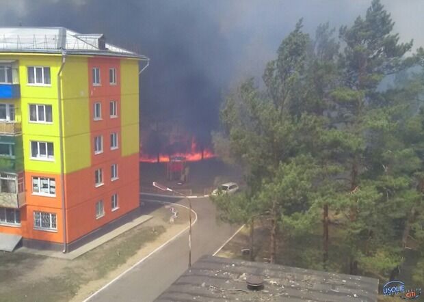 Жители эвакуируются: под российским Иркутском вспыхнул масштабный пожар