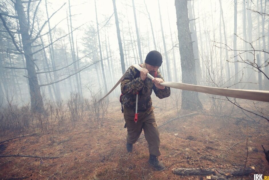 "З неба валиться попіл, важко дихати": частину Росії накрило вогняне пекло. Фото і відео стихії
