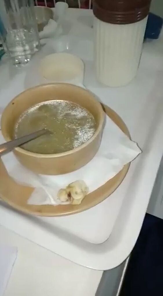 В больнице разыгрался скандал из-за окровавленного ватного тампона в супе