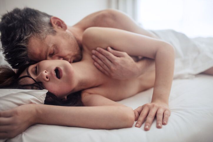 Секс не терпит тишины: как стоны могут улучшить интимные отношения