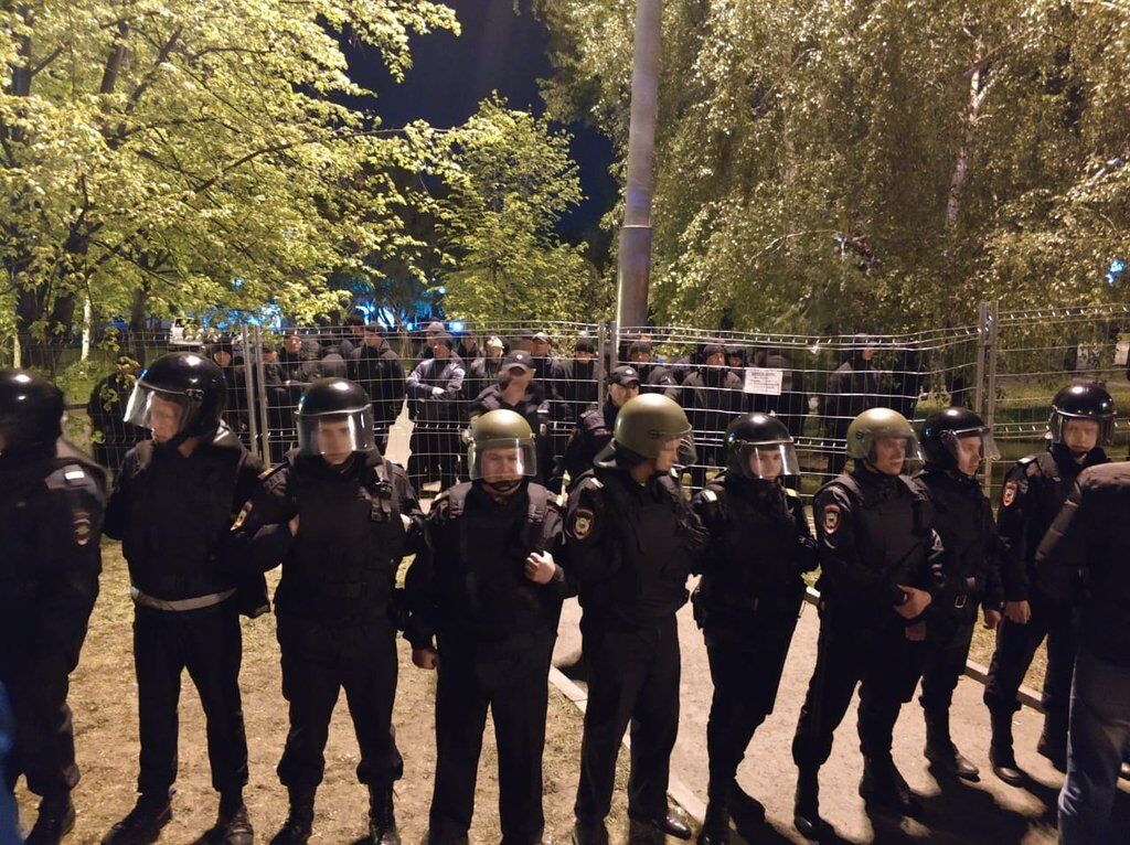 "Церковний майдан" у РФ: силовики пішли в наступ, багато затриманих. Фото і відео