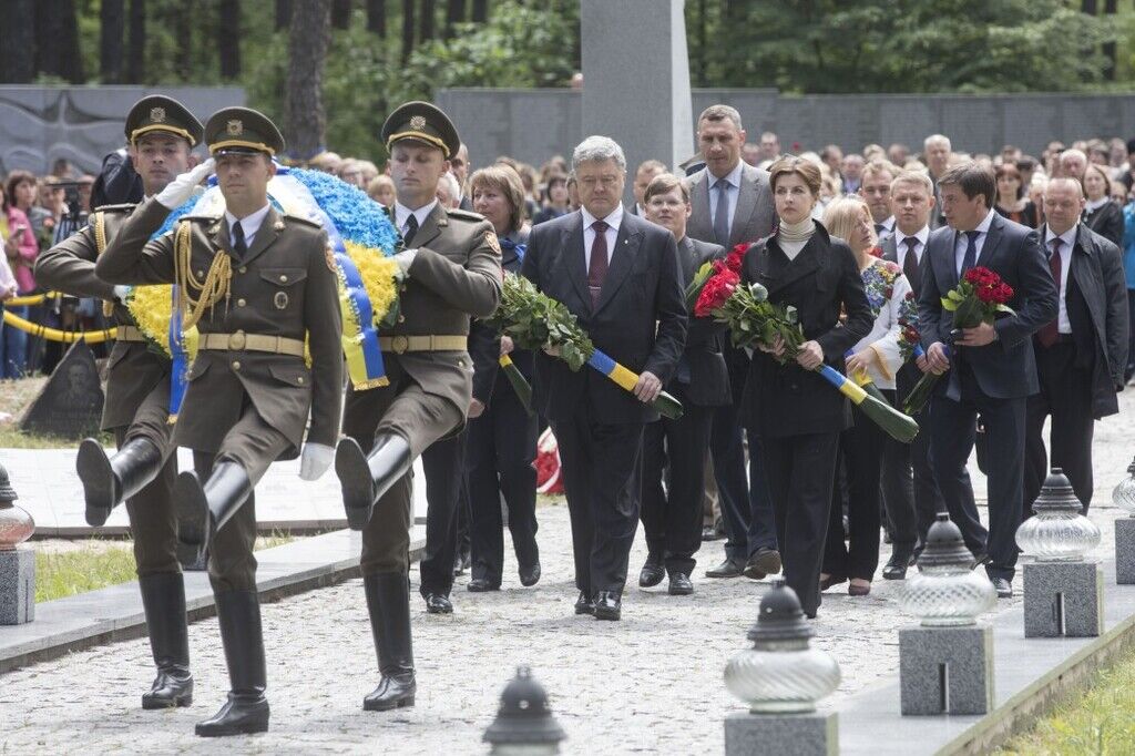 В Украине почтили память жертв политических репрессий: что нужно знать о траурной дате