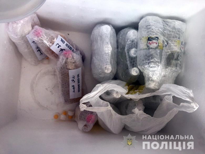 Витівки Фукса? В аеропорту "Бориспіль" знайшли понад 40 кг наркотиків