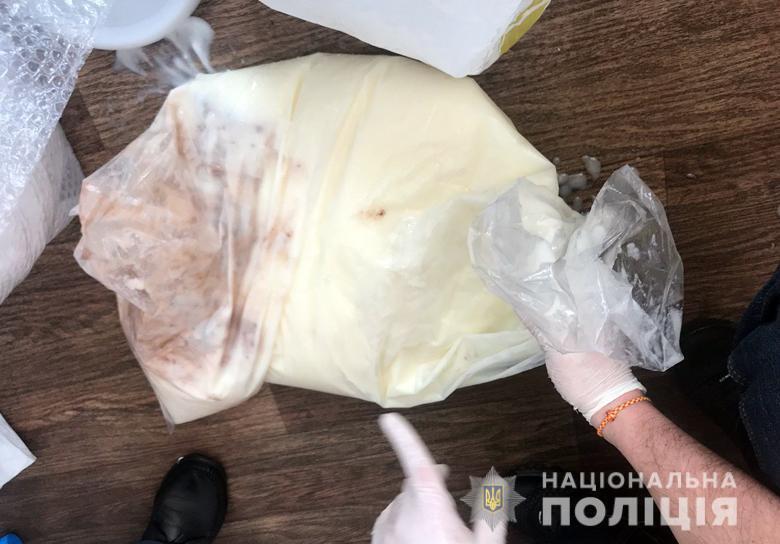 Проделки Фукса? В аэропорту "Борисполь" нашли более 40 кг наркотиков