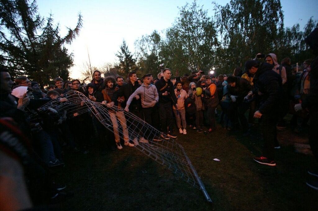 "Хто не скаче, той за храм": в Росії повстали проти церкви, багато затриманих. Фото і відео