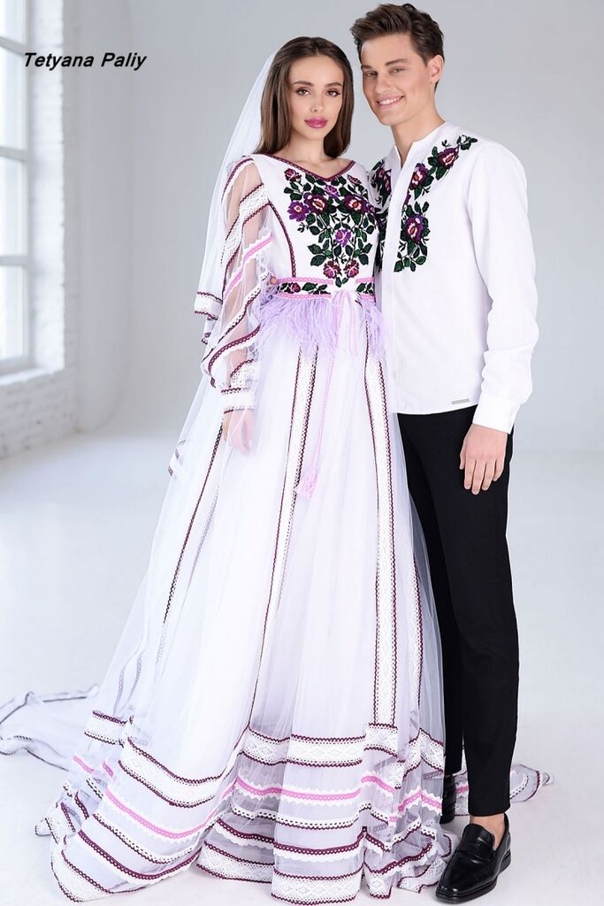 Весільна сукня з вишивкою. Варіант 1