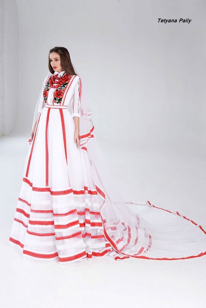 Весільна сукня з вишивкою. Варіант 3