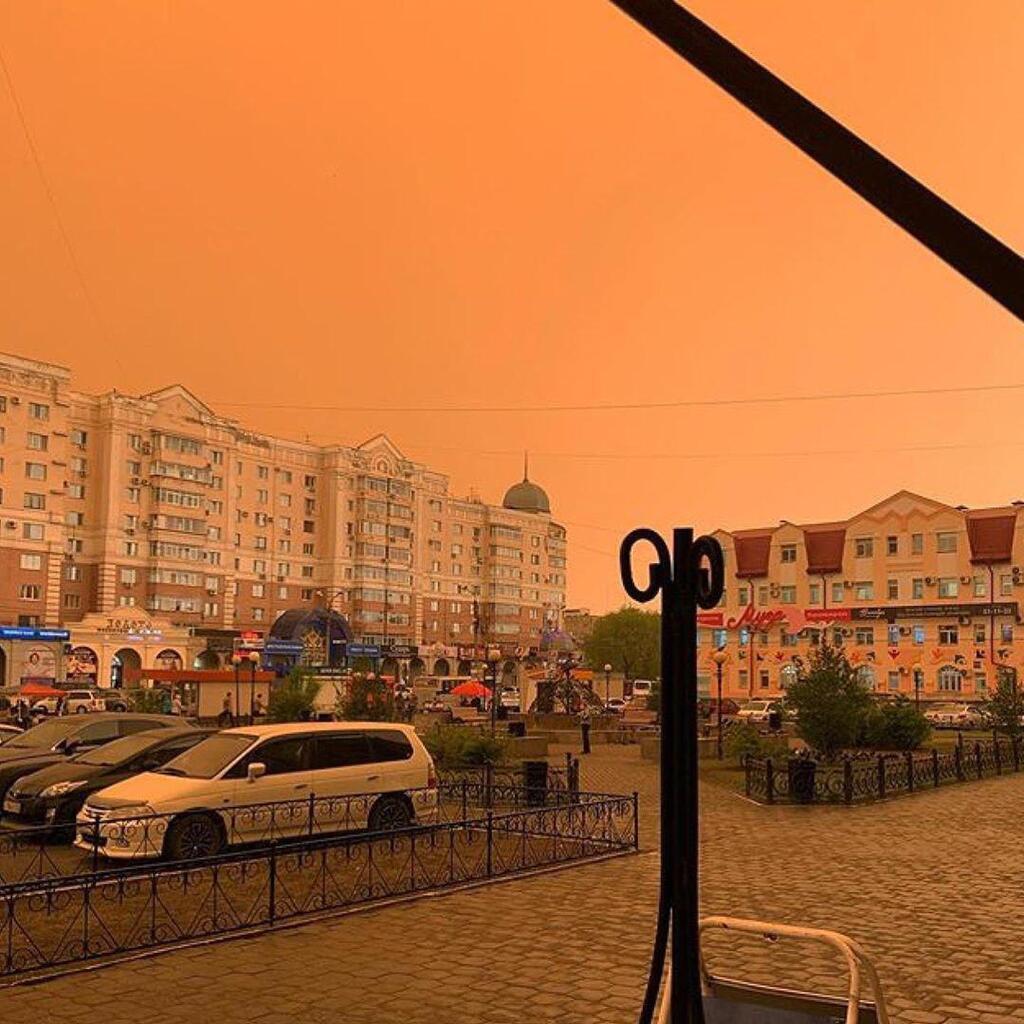 У Приамур'ї пожовкло небо