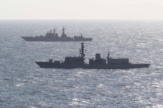 Кораблі Британії та Росії "зіткнулися" в Ла-Манші: фото інциденту