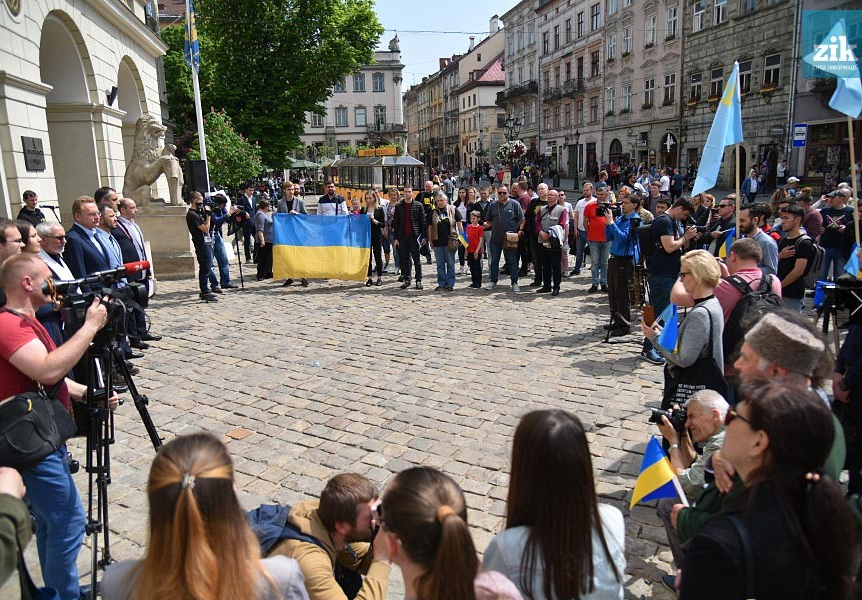 В Україні вшанували пам'ять жертв геноциду кримськотатарського народу: онлайн-трансляція