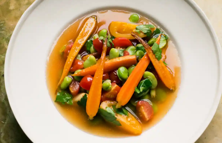 Як приготувати смачний овочевий суп: рецепт від відомого шеф-кухаря