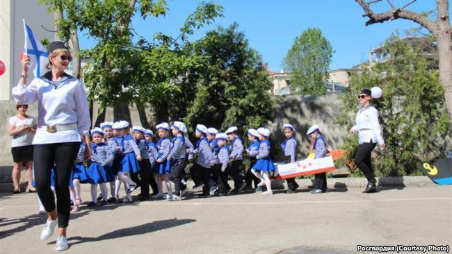 В Крыму оккупанты устроили "военный парад" в детсаду: фото