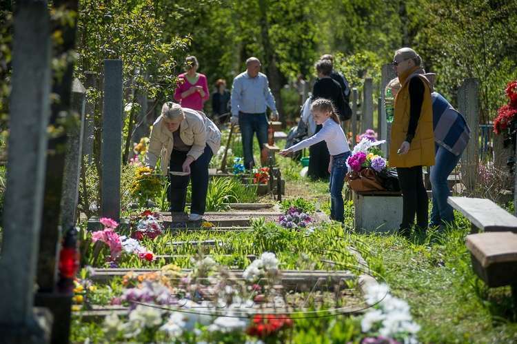 Поминальные дни-2019 в Украине: традиции и что нельзя делать