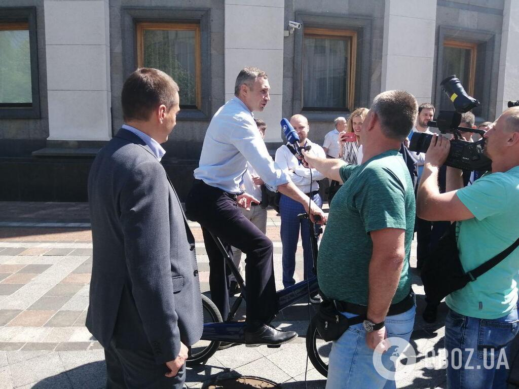 Виталий Кличко приехал на велосипеде