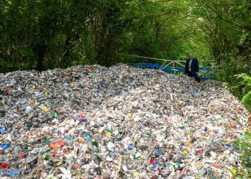 Мільйонерів шокувало звалище сміття біля їх мальовничого села