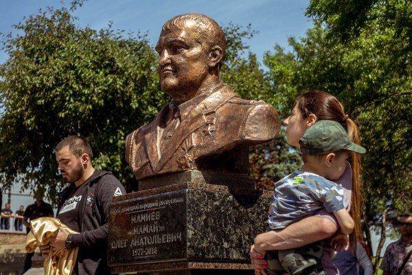 В Донецке открыли памятник россиянину-убийце