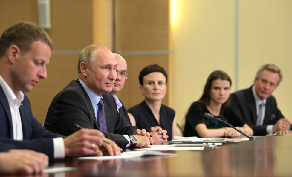 Владимир Путин на встрече с получателями мегагрантов и молодыми учёными