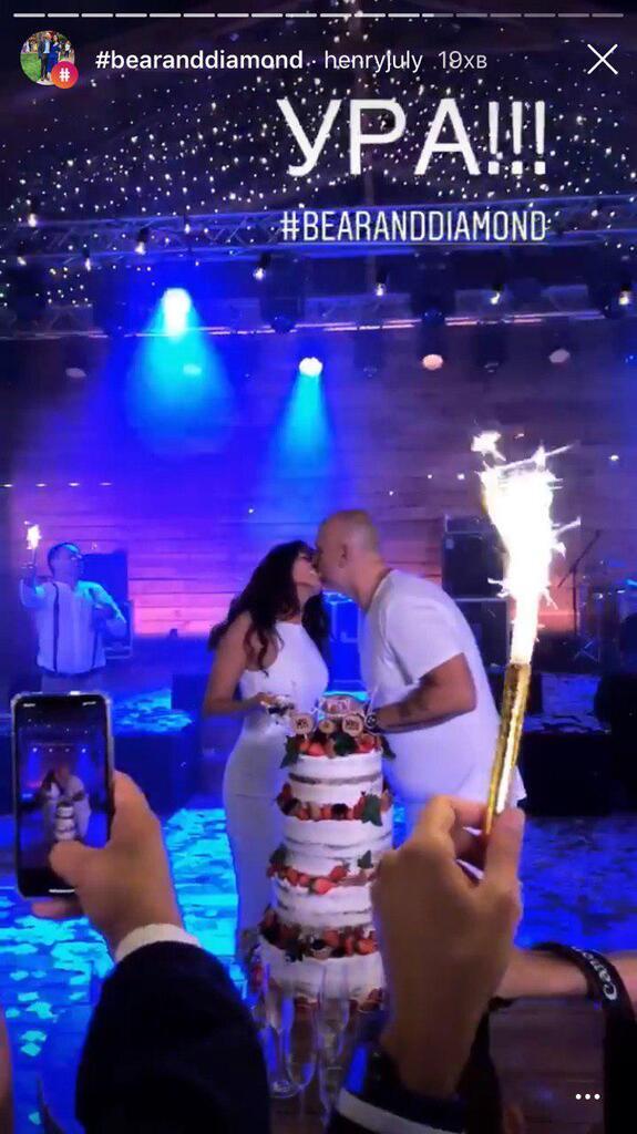 Як виглядав весільний торт Потапа і Насті Каменських: яскраві фото та відео