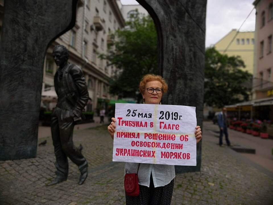 "Свободу морякам!" Россияне взбунтовались против Путина из-за Украины