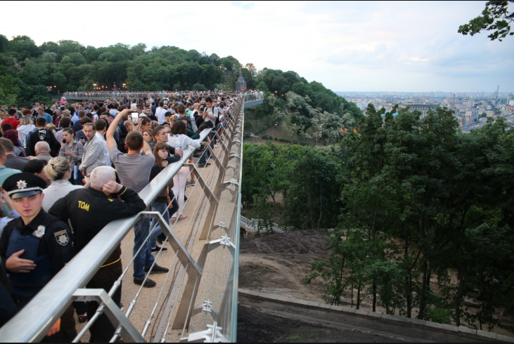 Кличко відкрив чудо-міст над Володимирським узвозом: фоторепортаж