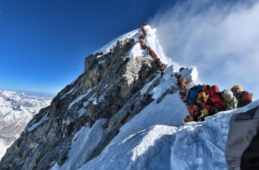 Очередь на Эверест: что там творится, фото