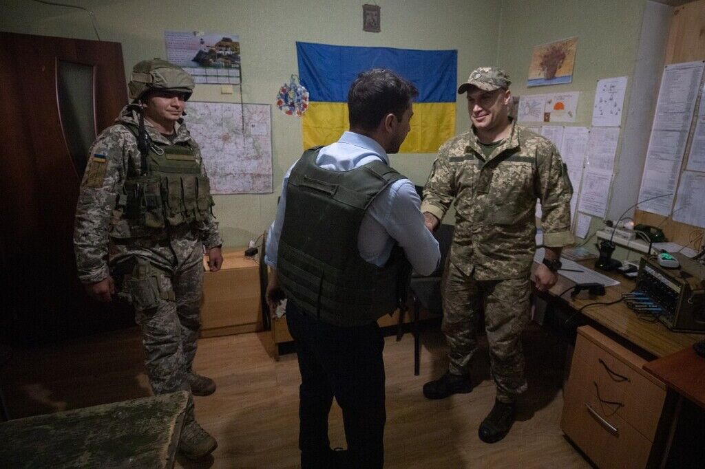 Зеленський відвідав бійців ЗСУ на Донбасі