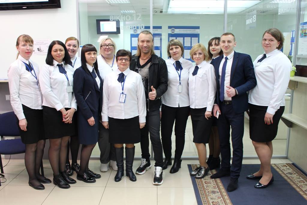 Олег Винник пришел в отделение ГФС в Киеве