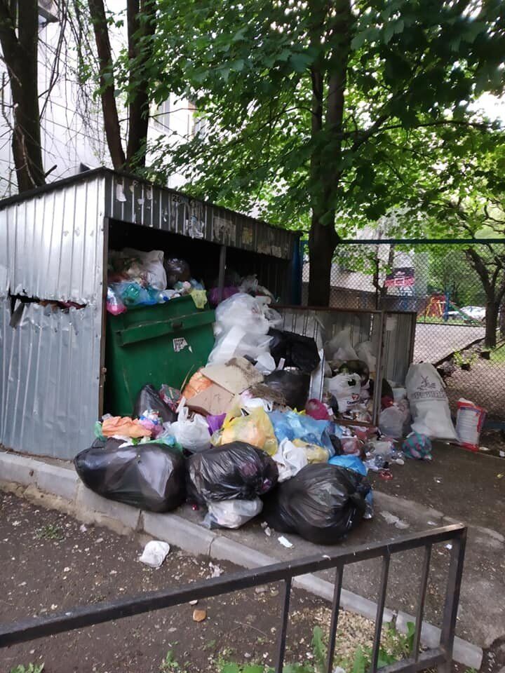 Донецк завалило мусором
