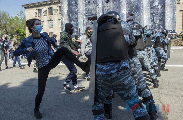 В Луганске одновременно взяли Рейхстаг и расстреляли Майдан: эпичные фото