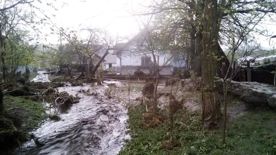 с. Жовнивка Бережанского района во время непогоды 28 апреля