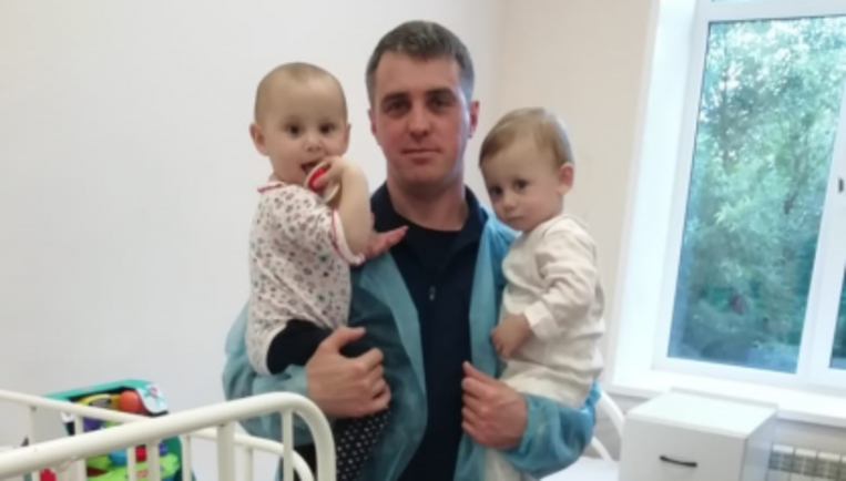 В России украинка бросила маленьких детей в хостеле: что известно