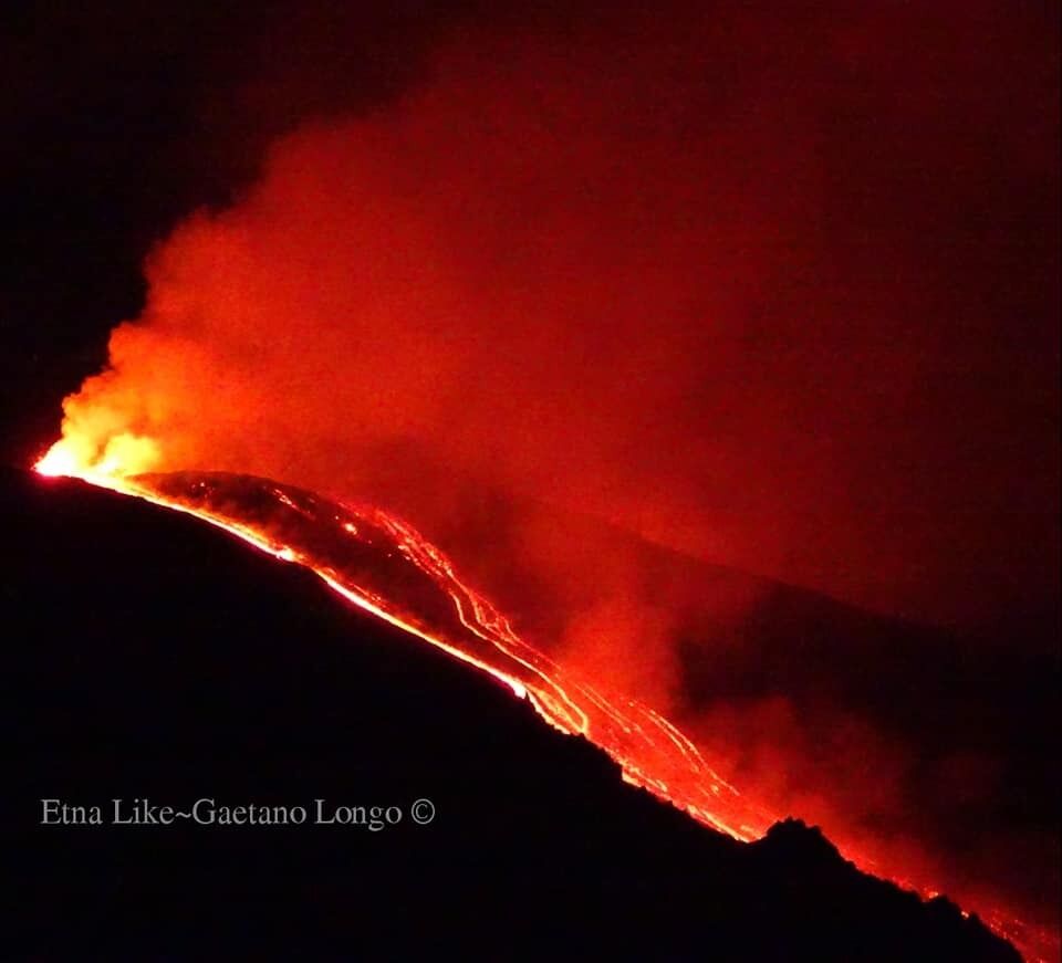 В Італії розбушувався вулкан Етна: фото і відео вогняного пекла