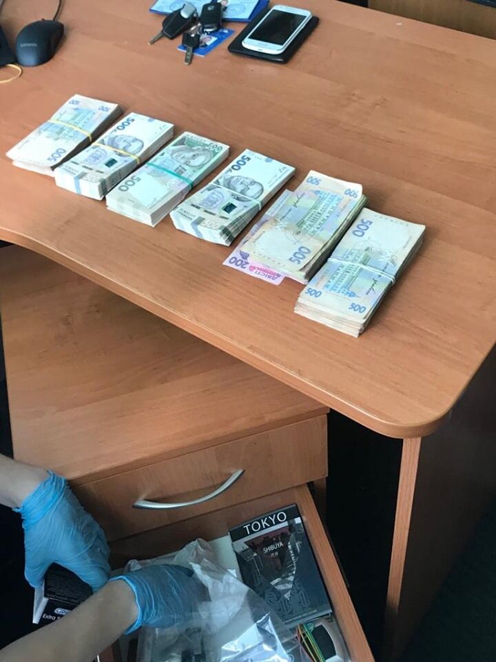 Чиновники "Укрзалізниці" попались на взятке в 270 тысяч грн