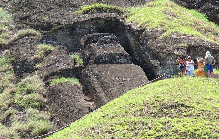 Туристи знищують давніх ідолів острова Пасхи