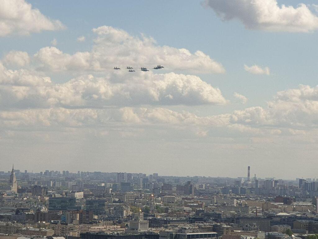 В Москву стянули десятки истребителей и штурмовиков