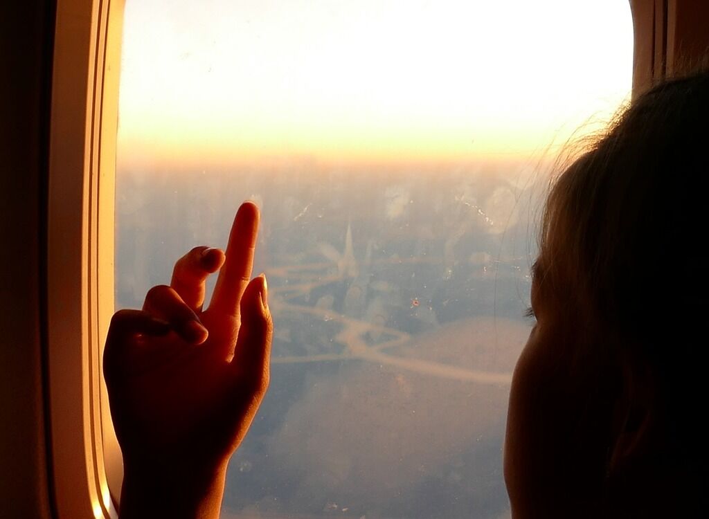 Советы родителям, чтобы ребенок не кричал в самолете