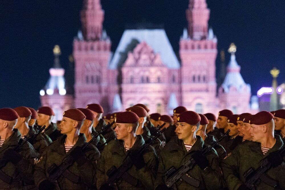 "Бук", "Панцир", "Армата": в центр Москви зігнали військову техніку